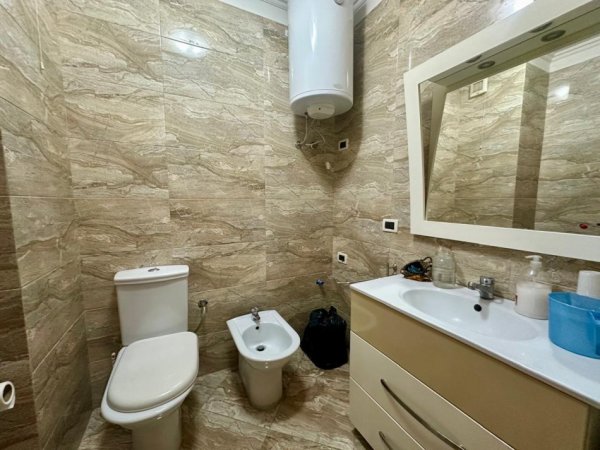 Tirane, jepet me qera zyre 1+1+bllk, Kati 2, 70 m² 600 € (Vasil Shanto te Furra Eleniko)
