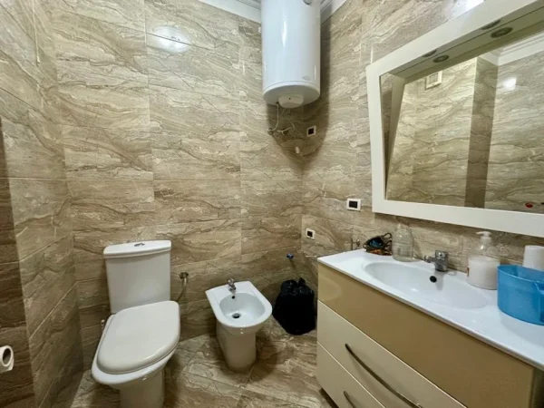 Tirane, jepet me qera zyre 1+1+bllk, Kati 2, 70 m² 600 € (Vasil Shanto te Furra Eleniko)