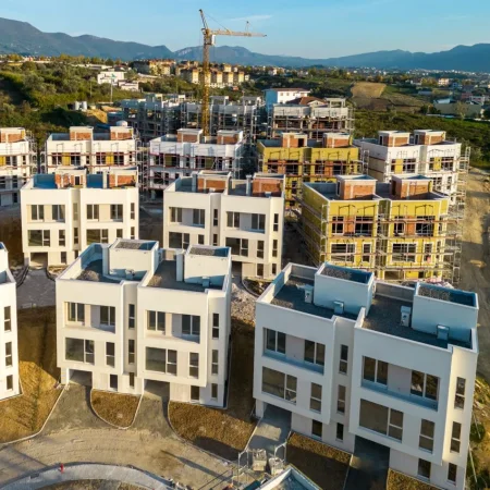 Tirane, shitet 3 Katshe , 1500€/m2 (Rruga Turdive Farke)