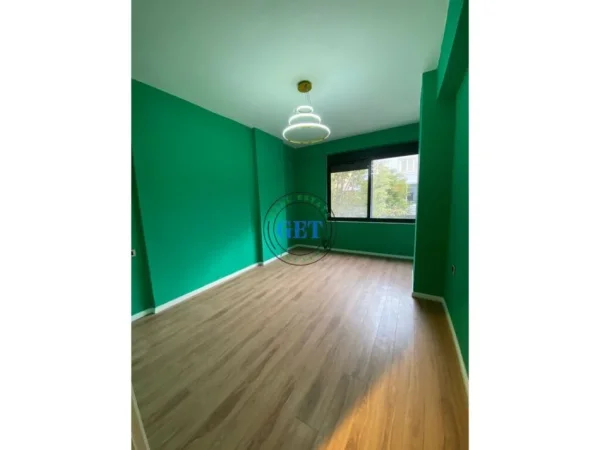 Durres, jepet me qera apartament 2+1+Ballkon Kati 2, 85 m² 400 € (Spitali Rajonal , Durres)