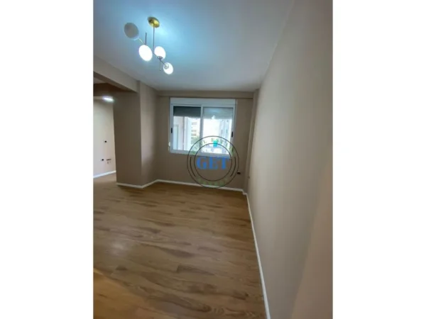 Durres, jepet me qera apartament 2+1+Ballkon Kati 2, 85 m² 400 € (Spitali Rajonal , Durres)