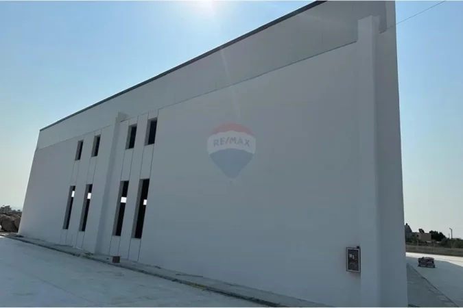 Tirane, jepet me qera ambjent biznesi Kati 0, 1.000 m² 5.000 € (Autostrada Tirane Durres)