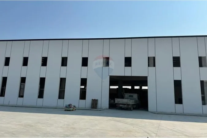 Tirane, jepet me qera ambjent biznesi Kati 0, 1.000 m² 5.000 € (Autostrada Tirane Durres)