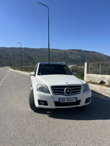 Tirane, shitet makine Mercedez-benz Nafte, e bardhë automatik Klima 10.000 €