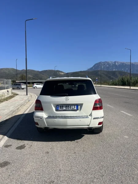 Tirane, shitet makine Mercedez-benz Nafte, e bardhë automatik Klima 10.000 €