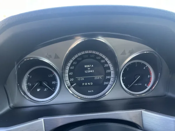 Tirane, shitet makine Mercedez-benz Nafte, e bardhë automatik Klima 10.000 €