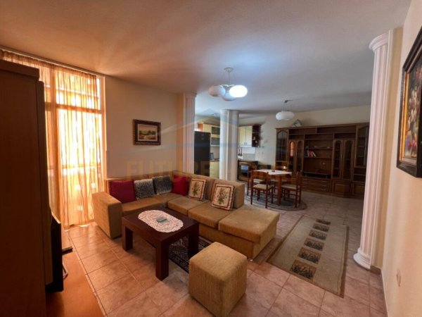 Tirane, jepet me qera 1+1 Kati 5, 76 m² 550 € (Sheshi Willson)
