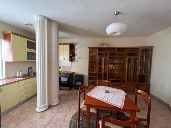 Tirane, jepet me qera 1+1 Kati 5, 76 m² 550 € (Sheshi Willson)
