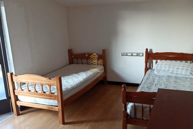 Tirane, jepet me qera shtepi 2+1+Ballkon Kati 3, 120 m² 300 € (Rruga Gezim Kaceli)