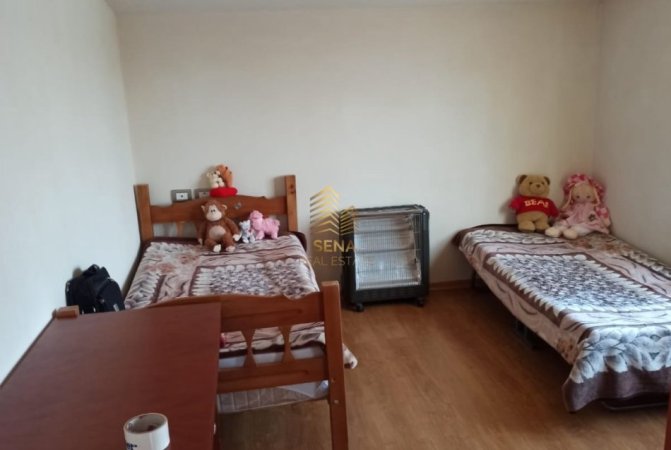 Tirane, jepet me qera shtepi 2+1+Ballkon Kati 3, 120 m² 300 € (Rruga Gezim Kaceli)