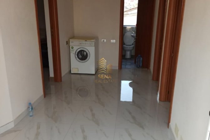 Tirane, jepet me qera shtepi 2+1+Ballkon Kati 3, 120 m² 300 € (Rruga Gezim Kaceli)