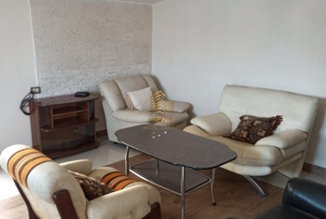 Tirane, jepet me qera shtepi 2+1+Ballkon Kati 3, 120 m² 300 € (Rruga Gezim Kaceli)