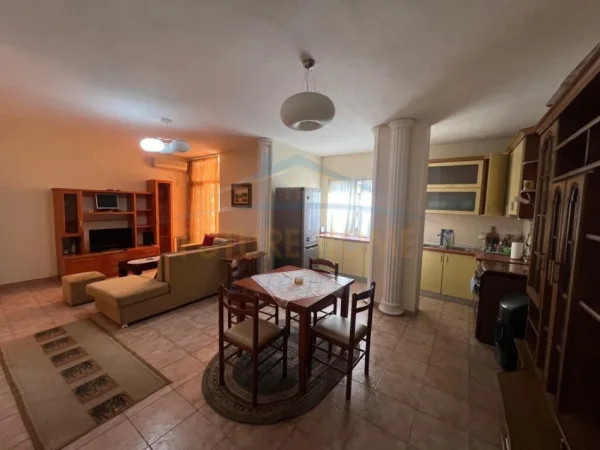 Tirane, jepet me qera apartament 1+1 Kati 5, 75 m² 550 € (Sheshi Uillson)