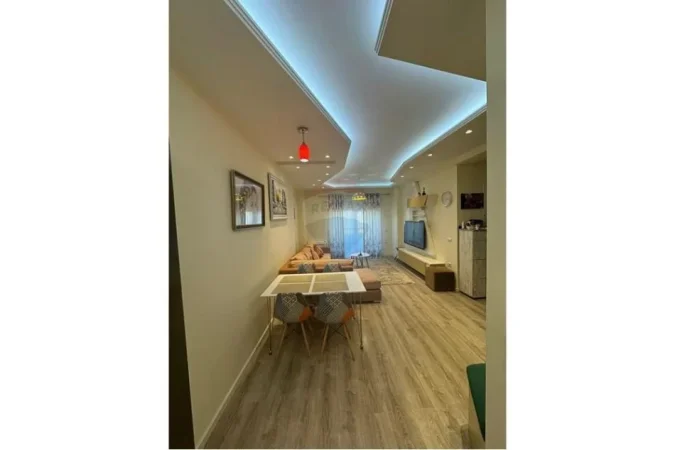Tirane, jepet me qera apartament 1+1+Aneks+Ballkon , 78 m² 750 € (Prane Kristal Center - Komuna e Parisit)