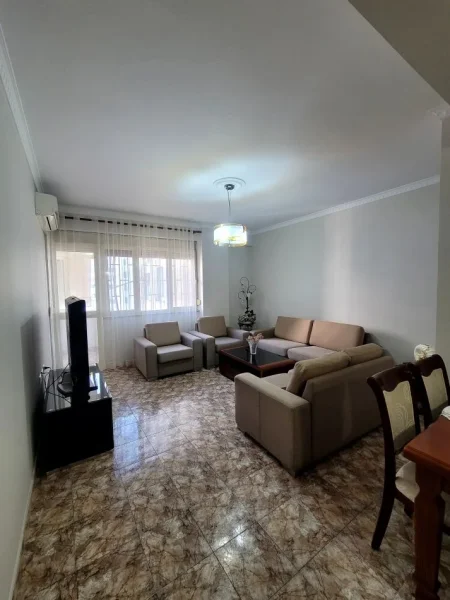 Shqiperi, jepet me qera apartament 2+1+Ballkon Kati 9, 95 m² 550 € (Bulevardi Zogu I)