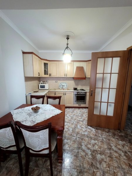 Shqiperi, jepet me qera apartament 2+1+Ballkon Kati 9, 95 m² 550 € (Bulevardi Zogu I)