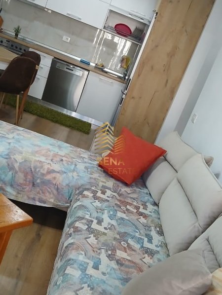 Tirane, jepet me qera apartament 1+1+Ballkon Kati 5, 60 m² 550 € (Rruga Ndre Mjeda)