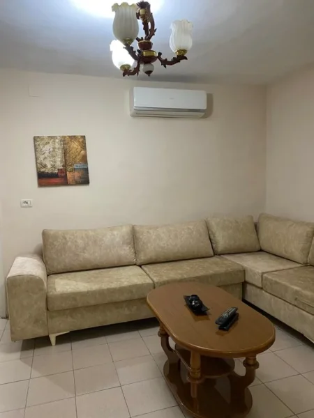 Tirane, jepet me qera apartament 1+1 Kati 3, 60 m² 400 € (Rruga Kongresi i Manastirit, prane Pediatrise)