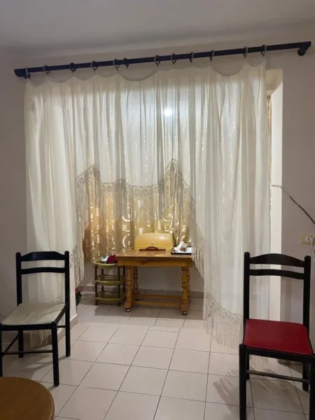 Tirane, jepet me qera apartament 1+1 Kati 3, 60 m² 400 € (Rruga Kongresi i Manastirit, prane Pediatrise)