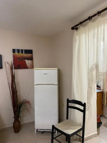 Tirane, jepet me qera apartament 1+1 Kati 3, 60 m² 400 € (Rruga Kongresi i Manastirit, prane Pediatrise)