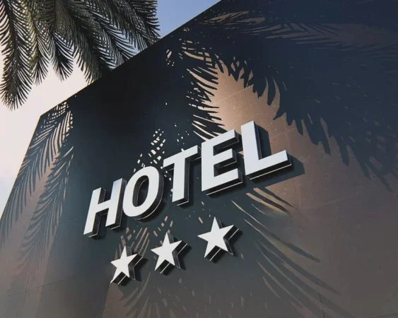 Tirane, shitet hotel Kati 0, 1.150 m² 3.200.000 € (Prane Fusha Aviacionit)