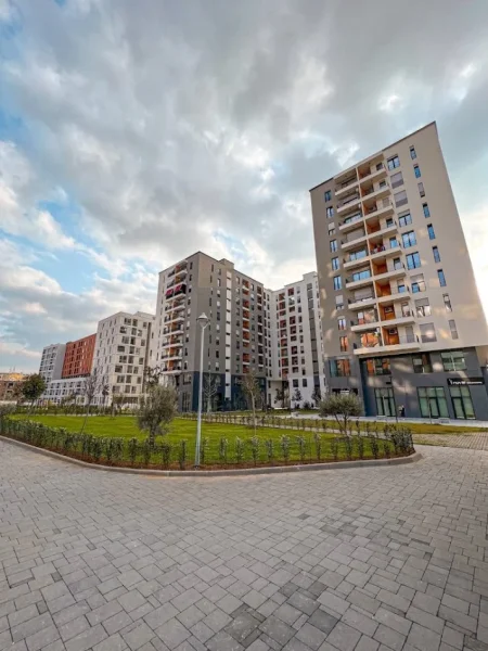 Tirane, jepet me qera ambjent biznesi Kati 0, 131 m² 2.000 € (QSUT)