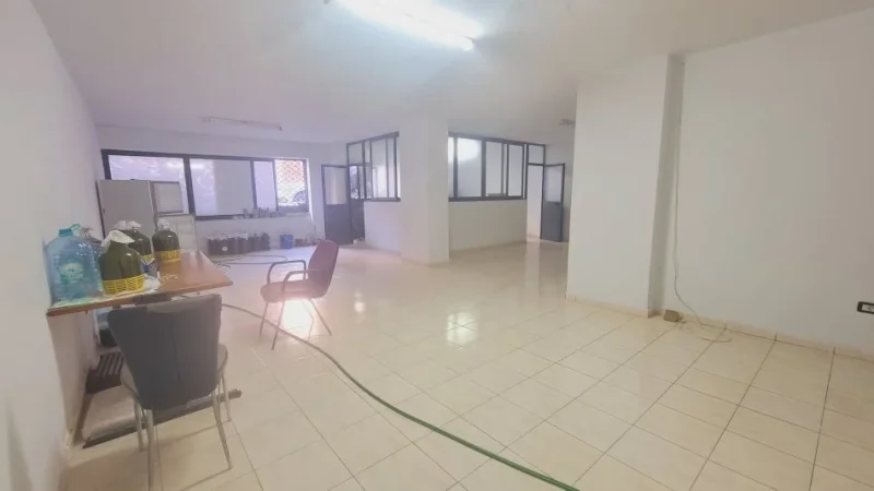 Durres, jepet me qera ambjent biznesi Kati 1, 133 m² 500 €
