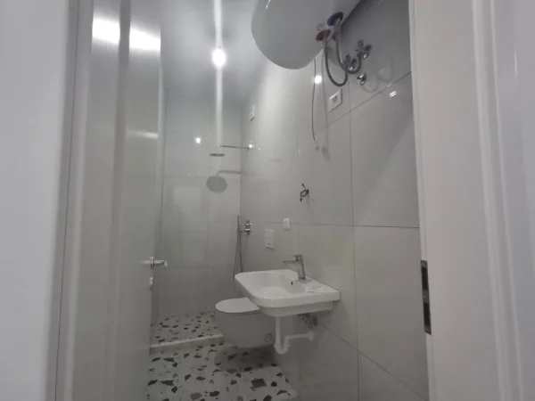 Tirane, shitet apartament 1+1 Kati 3, 67 m² 93.000 € (Ali dem)