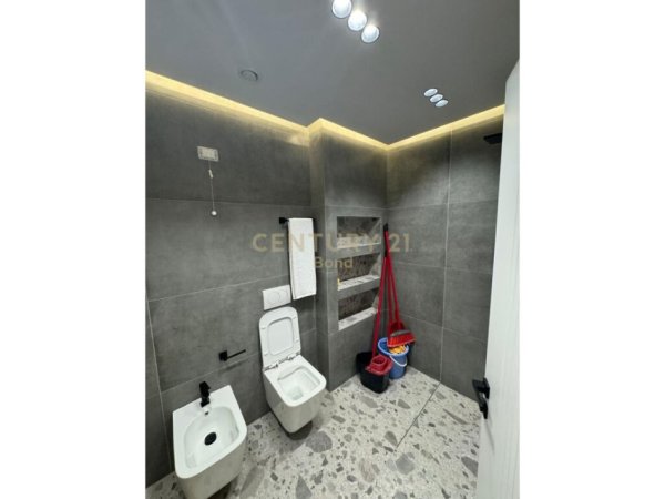 Tirane, jap me qera apartament 2+1+2+Post Parkimi , 126 m² 2.000 € (Residenca Lake View, Liqeni i Tiranës)