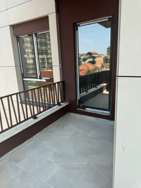 Tirane, jepet me qera ambjent biznesi Kati 2, 100 m² 700 € (Myslym Shyri)