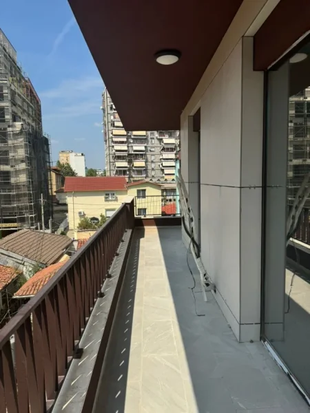 Tirane, jepet me qera ambjent biznesi Kati 2, 100 m² 700 € (Myslym Shyri)