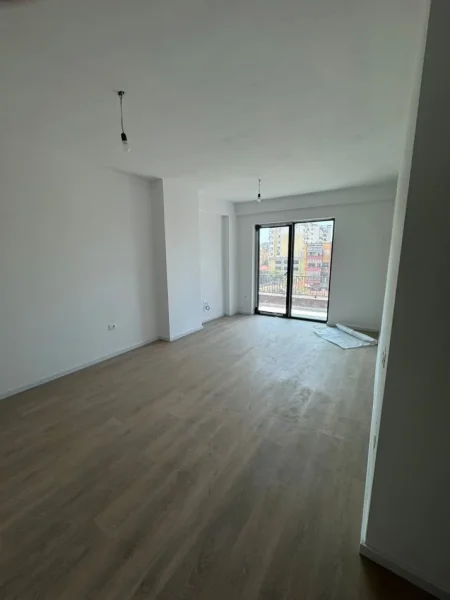 Tirane, jepet me qera ambjent biznesi Kati 2, 100 m² 700 € (Myslym Shyri)