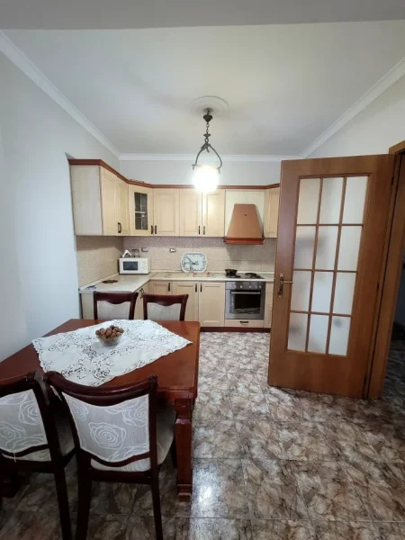 Tirane, jepet me qera apartament 2+1 Kati 6, 95 m² 600 € (Blv Zogu I)