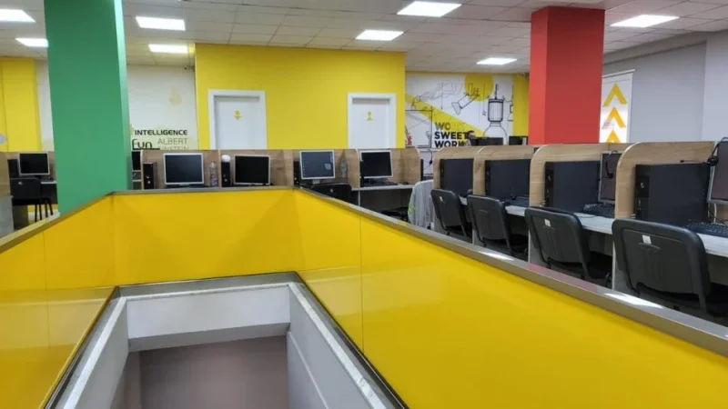 Tirane, jepet me qera zyre Kati 1, 560 m² 7.000 € (Qender, Rruga e Dibres)