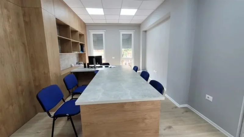 Tirane, jepet me qera zyre Kati 1, 560 m² 7.000 € (Qender, Rruga e Dibres)