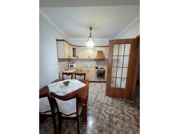 Tirane, jepet me qera apartament 2+1 Kati 6, 96 m² 550 € (Bulevardi Zogu I)