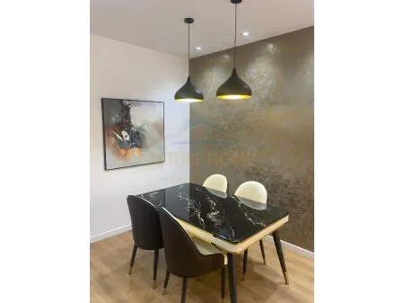 Tirane, shitet apartament 2+1+Ballkon Kati 5, 121 m² 265.000 € (prane Queen Hotel, mbi Kristal Center, AREA46050)