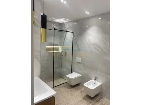 Tirane, shitet apartament 2+1+Ballkon Kati 5, 121 m² 265.000 € (prane Queen Hotel, mbi Kristal Center, AREA46050)