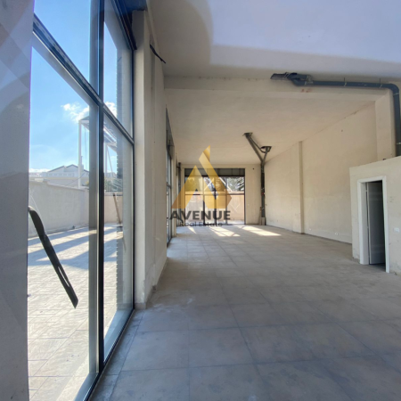 Tirane, shitet ambjent biznesi Kati 0, 77 m² 193.675 € (xhamllik)