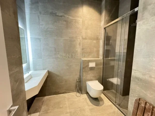Tirane, shitet apartament 2+1 Kati 1, 100 m² 160.000 € (liqeni i thate)