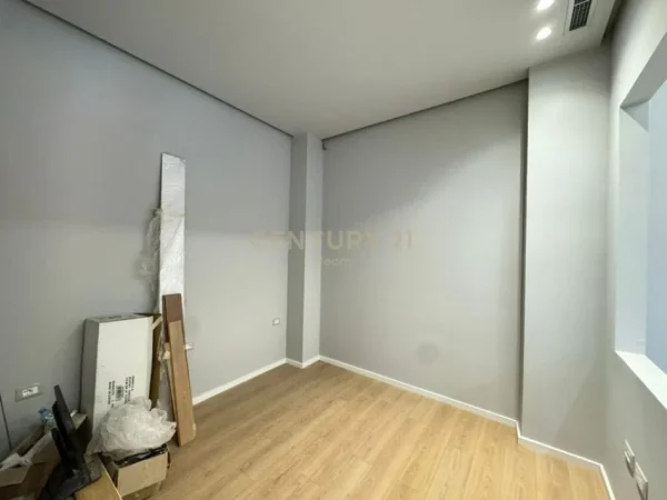 Tirane, shitet apartament 2+1 Kati 1, 100 m² 160.000 € (liqeni i thate)