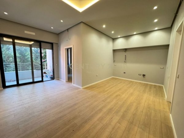 Tirane, shitet apartament 2+1 Kati 1, 100 m² 160.000 € (liqeni i thate)