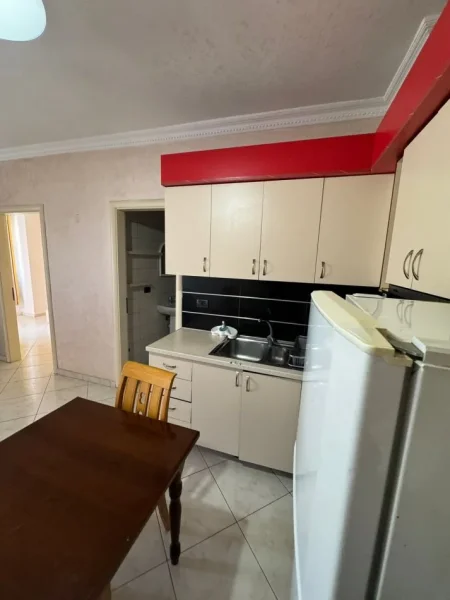 Tirane, jepet me qera apartament 1+1+Ballkon Kati 7, 60 m² 380 € (rruga Loni Ligori)