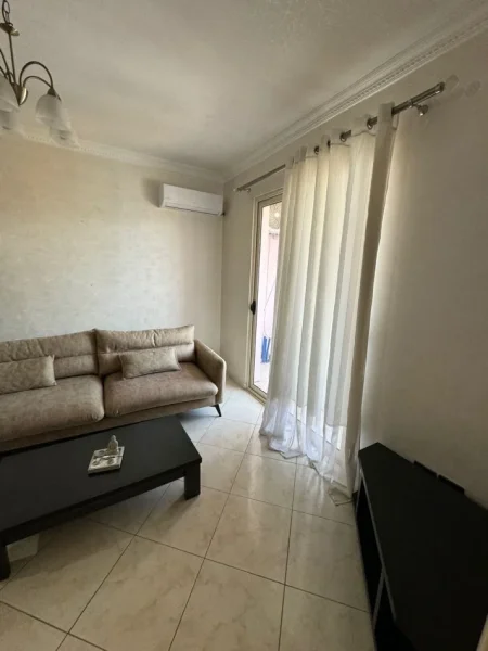 Tirane, jepet me qera apartament 1+1+Ballkon Kati 7, 60 m² 380 € (rruga Loni Ligori)