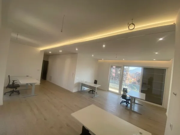 Tirane, jepet me qera zyre Kati 9, 140 m² 1.500 € (Qender)