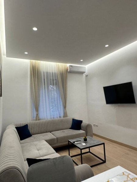 Tirane, jepet me qera apartament 1+1 Kati 2, 50 m² 700 € (Pallatet Agimi)