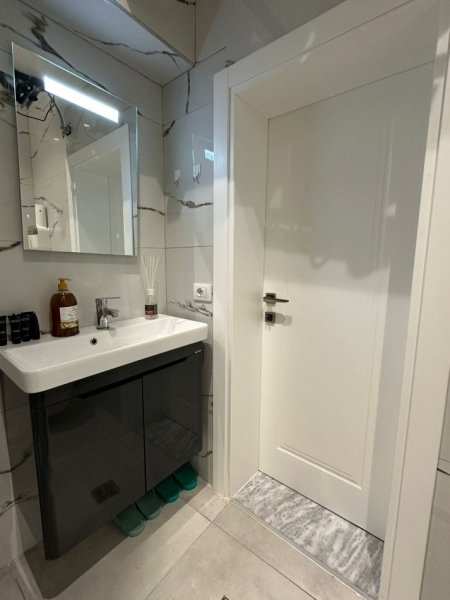 Tirane, jepet me qera apartament 1+1 Kati 2, 50 m² 700 € (Pallatet Agimi)