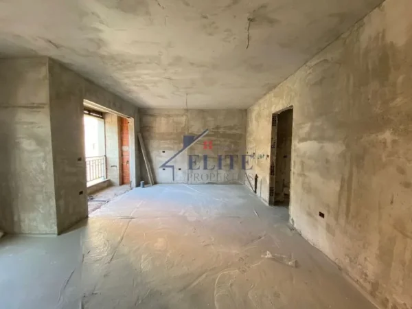 Tirane, shitet apartament 1+1+Ballkon Kati 2, 77 m² 170.000 € (Shkolla e Kuqe)