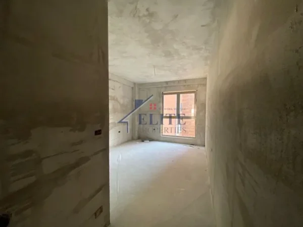 Tirane, shitet apartament 1+1+Ballkon Kati 2, 77 m² 170.000 € (Shkolla e Kuqe)