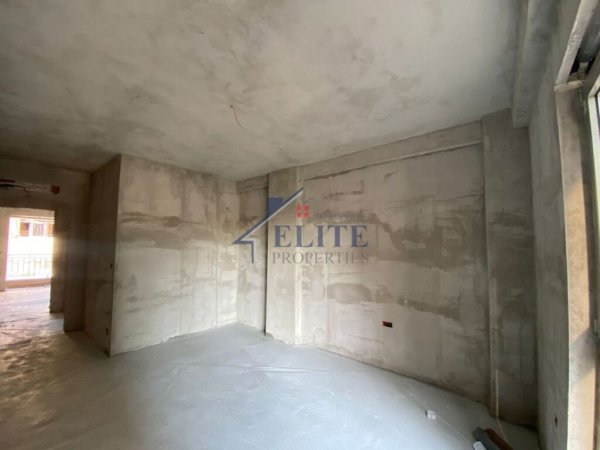 Tirane, shitet apartament 1+1+Ballkon Kati 2, 77 m² 170.000 € (Shkolla e Kuqe)